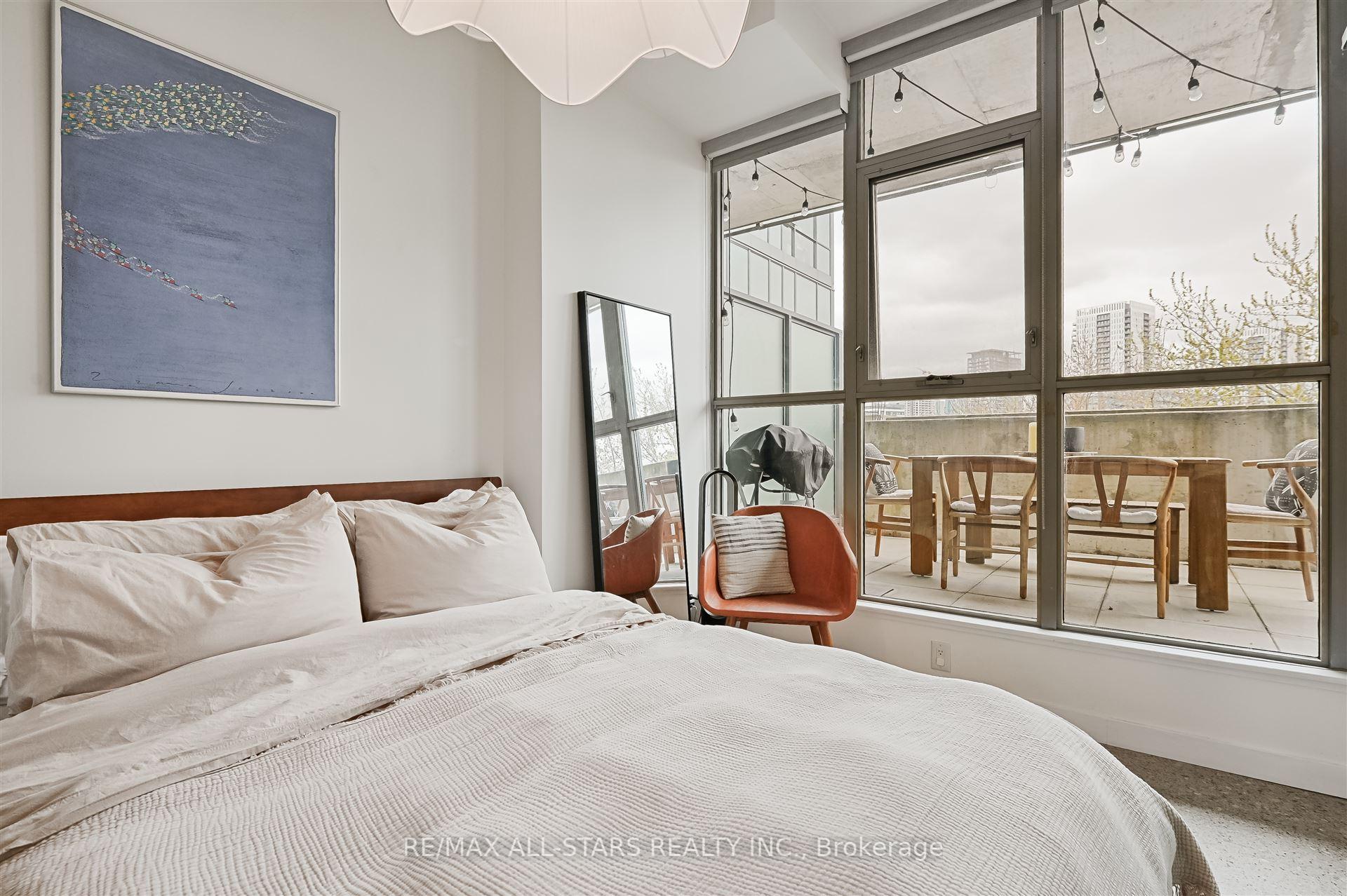 2 Bedrooms Condo at 510 King, Toronto For sale