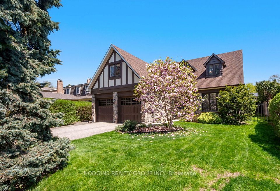 2547 King Richard's Place, Mississauga, ON L5K 2H5