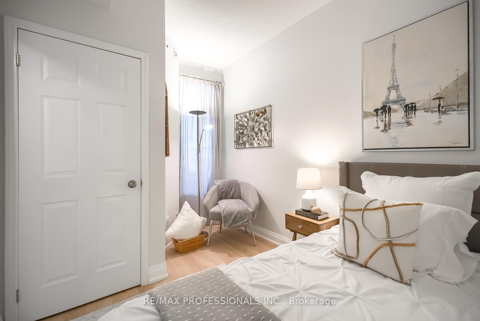 2 Bedrooms Condo at 36 Stadium, Toronto For sale