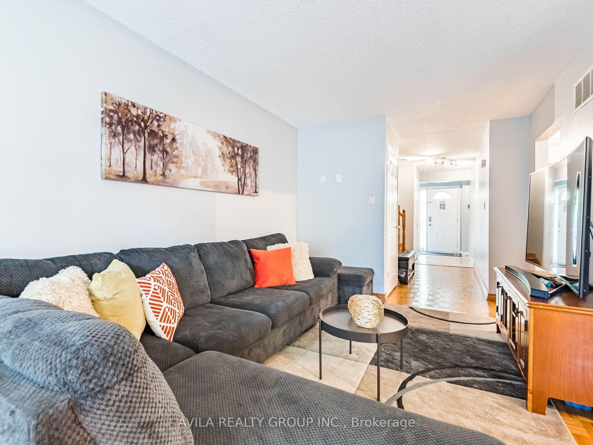 4 Bedrooms Condo at 750 Burnhamthorpe, Mississauga For sale