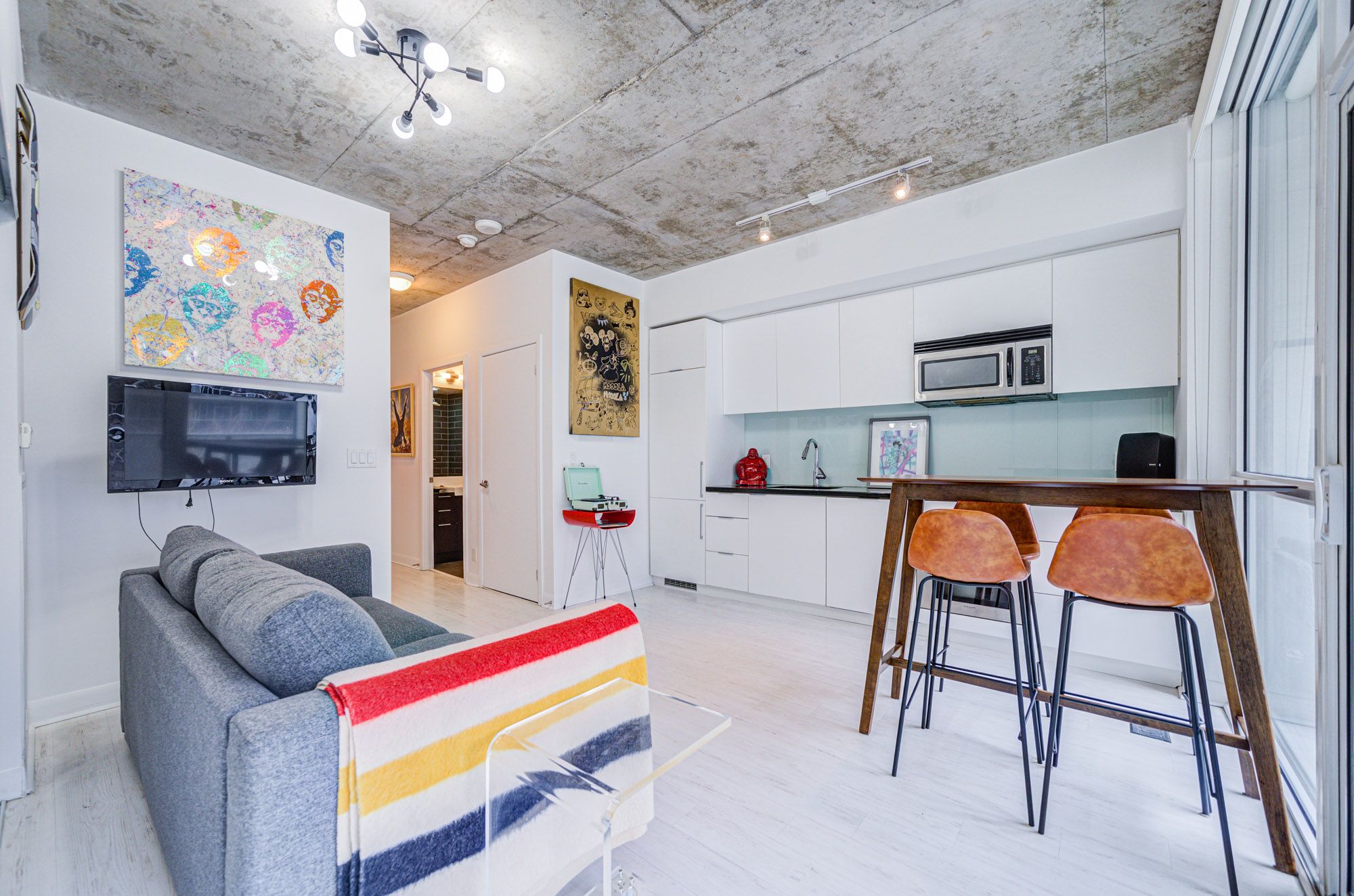478 King Street W 318