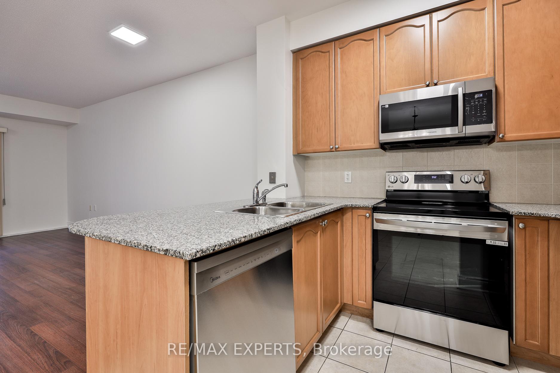 2 Bedrooms Condo at 8201 Islington, Vaughan For sale