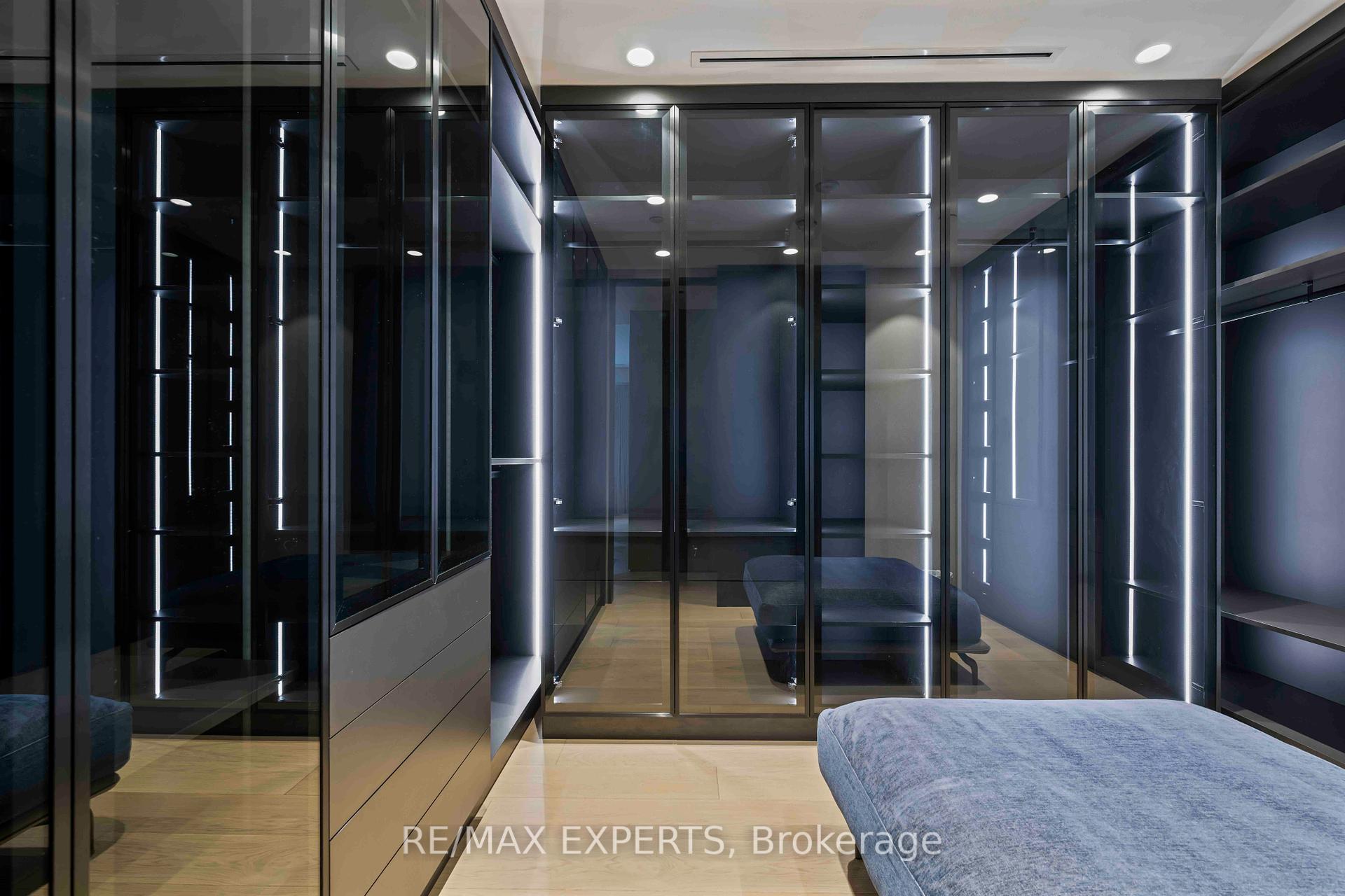 4 Bedrooms Condo at 1700 Avenue, Toronto For sale