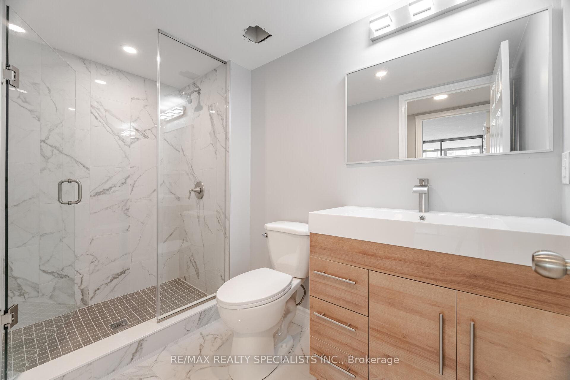 3 Bedrooms Condo at 1240 Marlborough, Oakville For sale