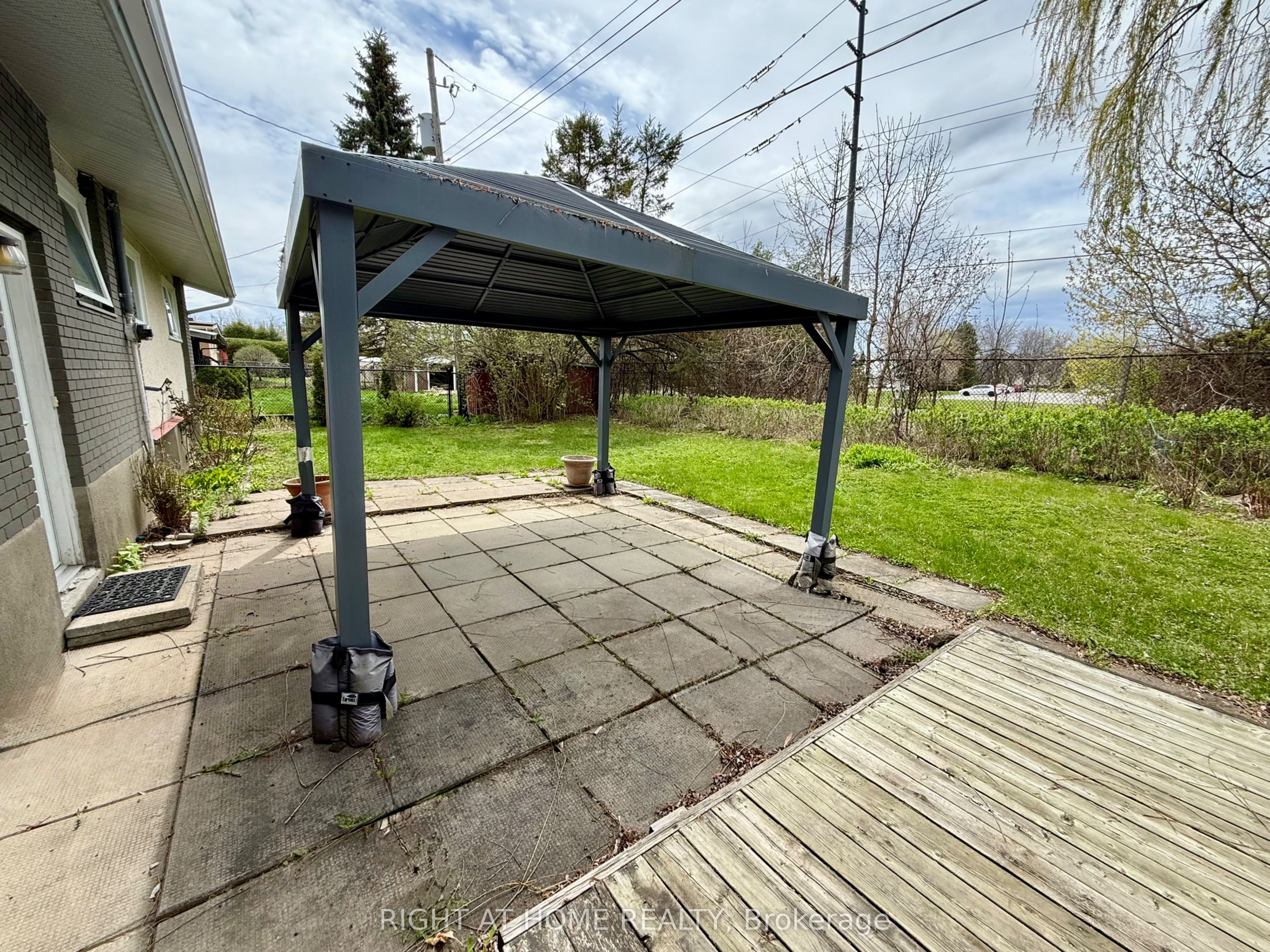 42 Cleadon Drive, CrystalBayRockyPointBayshore, ON K2H 5P3