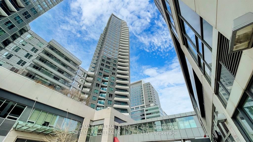 7161 Yonge Street, #2135