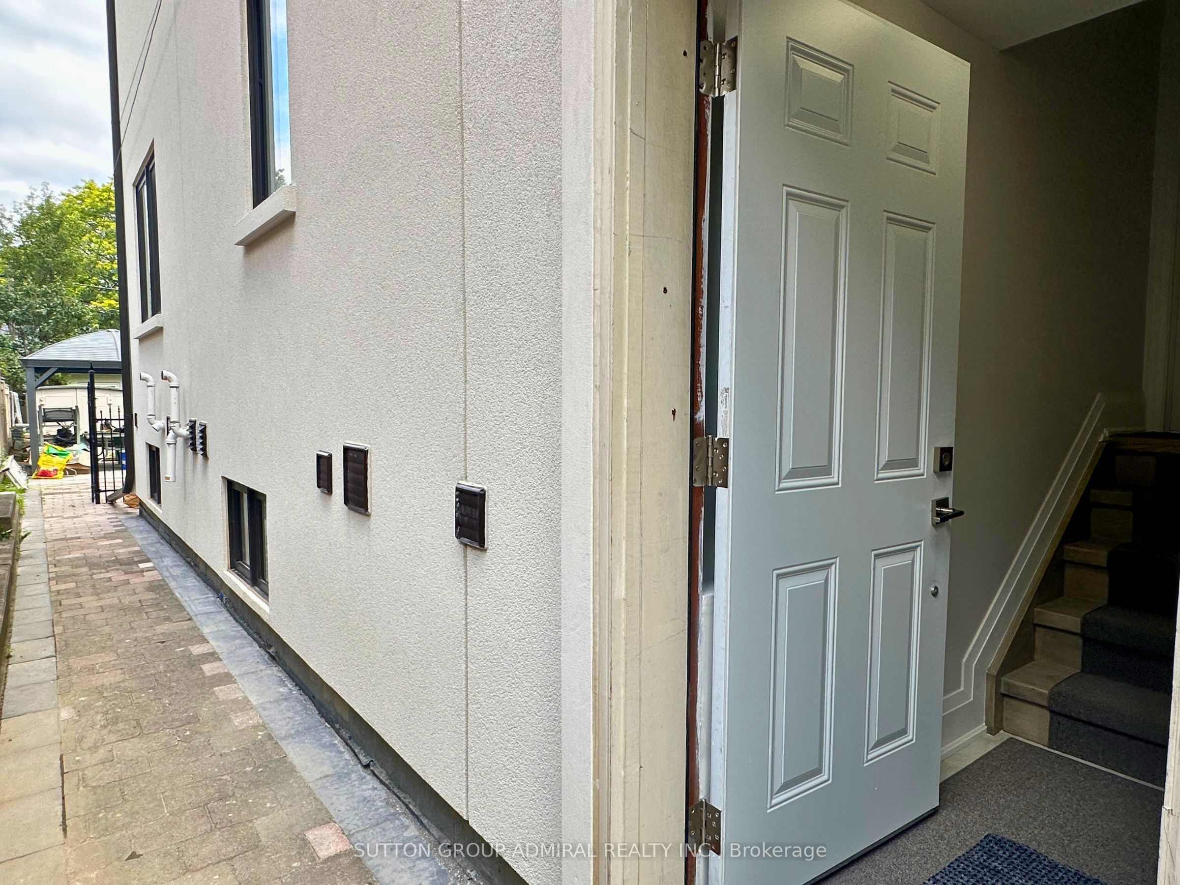 266 Lawrence Avenue E, #Lower