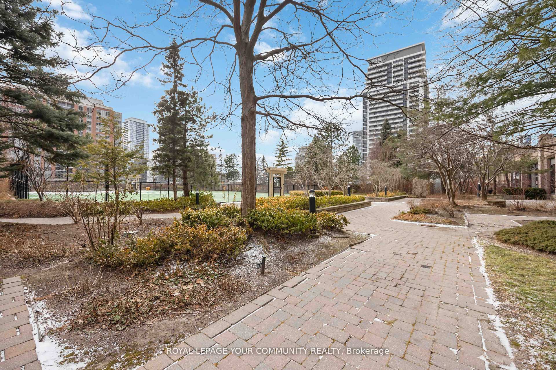 2 Bedrooms Condo at 5 Northtown, Toronto For sale