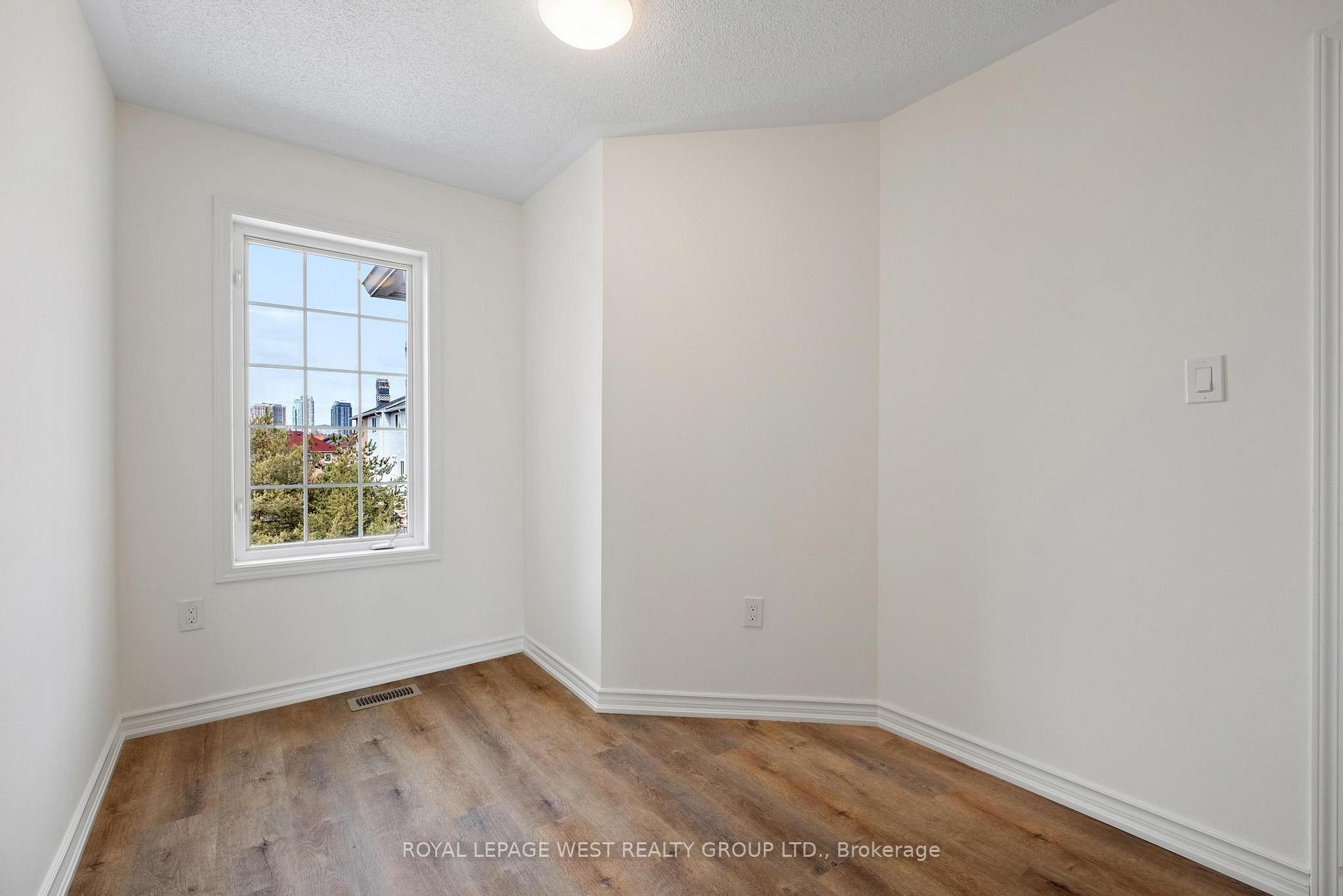 3 Bedrooms Condo at 280 Hillcrest,  Mississauga For sale
