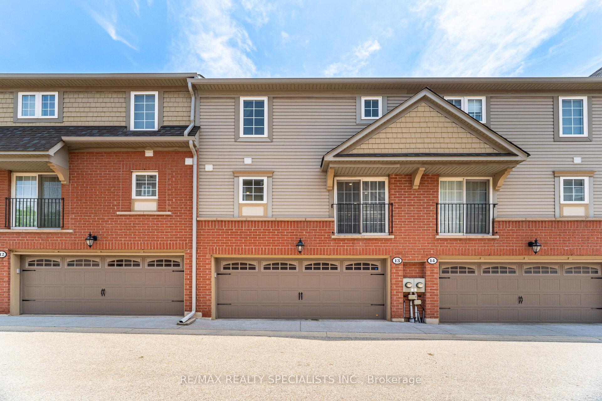 2 Bedrooms Condo at 2341 Parkhaven, Oakville For sale