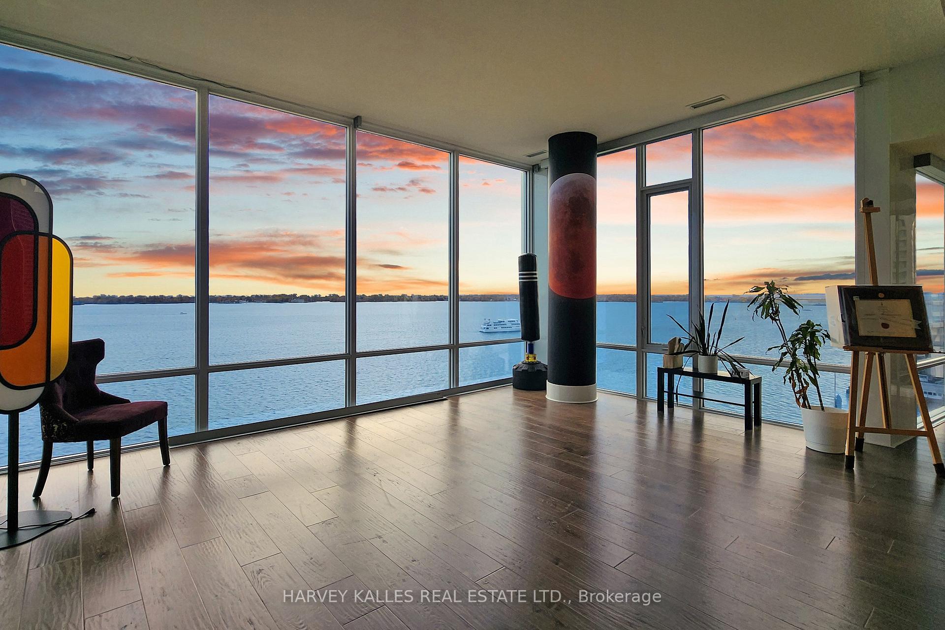 29 Queens Quay N/A E 1006