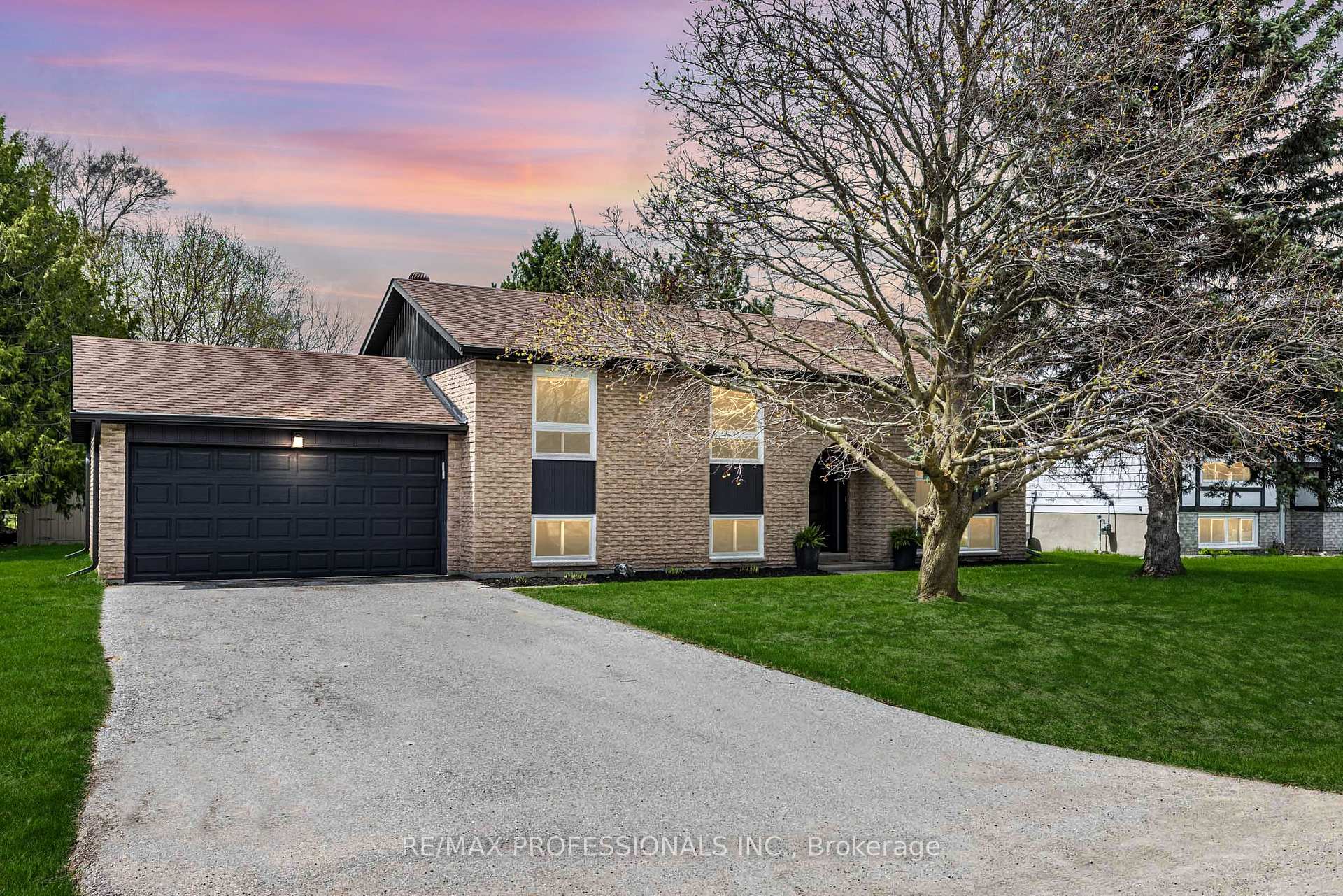 16 Wales Avenue, Adjala-Tosorontio, ON L0M 1J0
