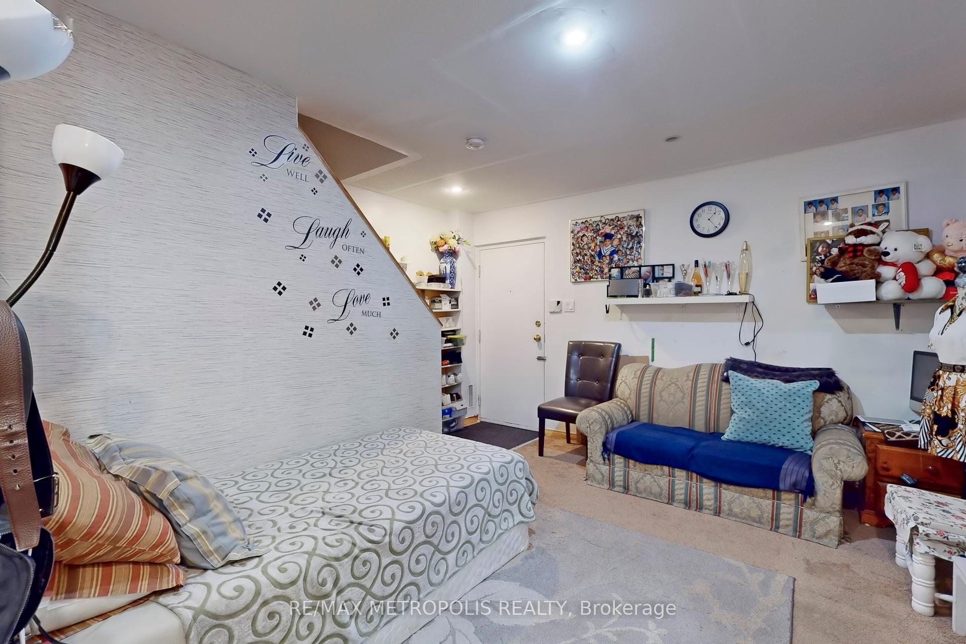 3 Bedrooms Condo at 735 New Westminster, Vaughan For sale