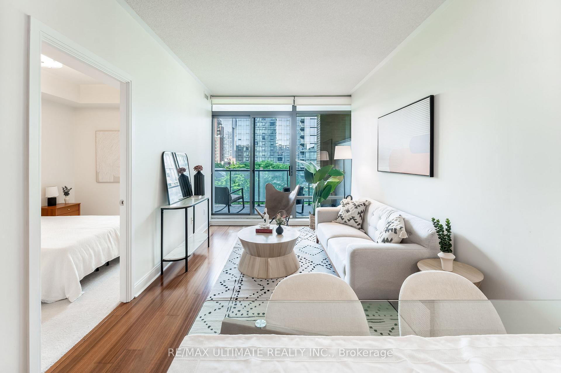 2 Bedrooms Condo at 18 Yorkville, Toronto For sale
