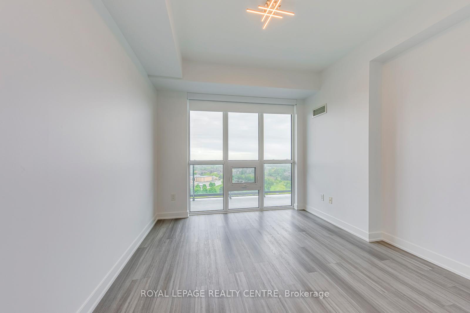 2 Bedrooms Condo at 4633 Glen Erin, Mississauga For sale