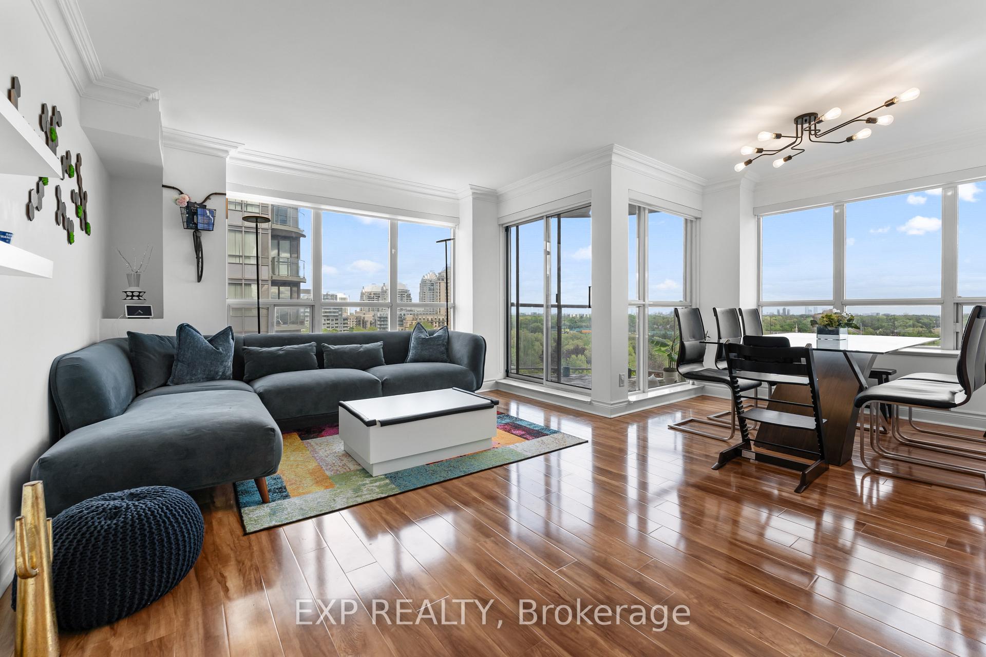 3 Bedrooms Condo at 2 Clairtrell, Toronto For sale