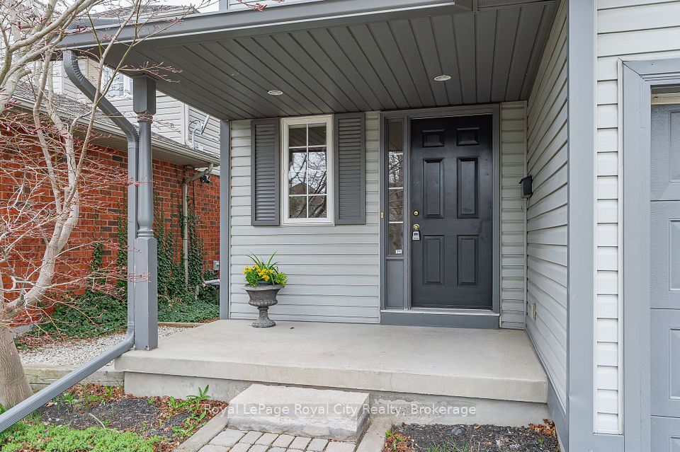 90 Doyle Drive, Guelph, ON N1G 5B9