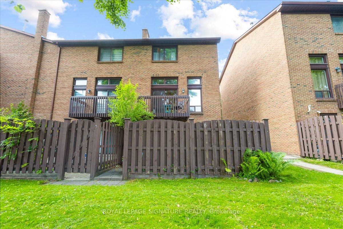 3 Bedrooms Condo at 86 Wagon Trailway, Toronto For sale