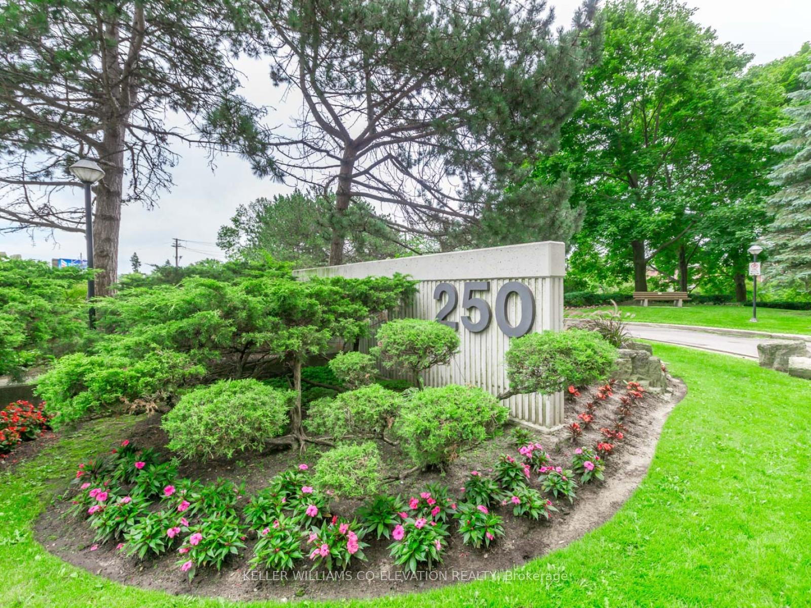 3 Bedrooms Condo at 250 Scarlett, Toronto For sale
