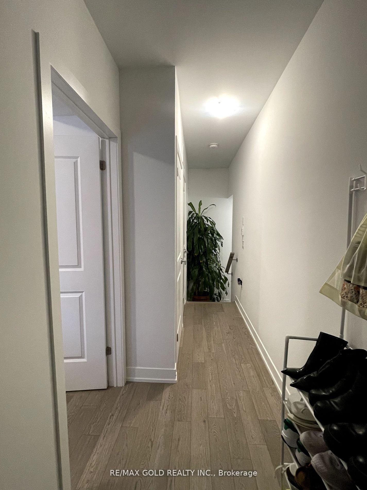 2 Bedrooms Condo at 1115 Douglas McCurdy Comm, Mississauga For sale