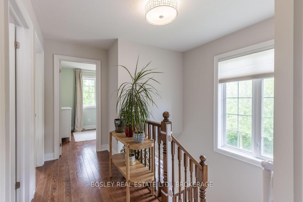 3 Bedrooms Condo at 2282 Orchard, Burlington For sale