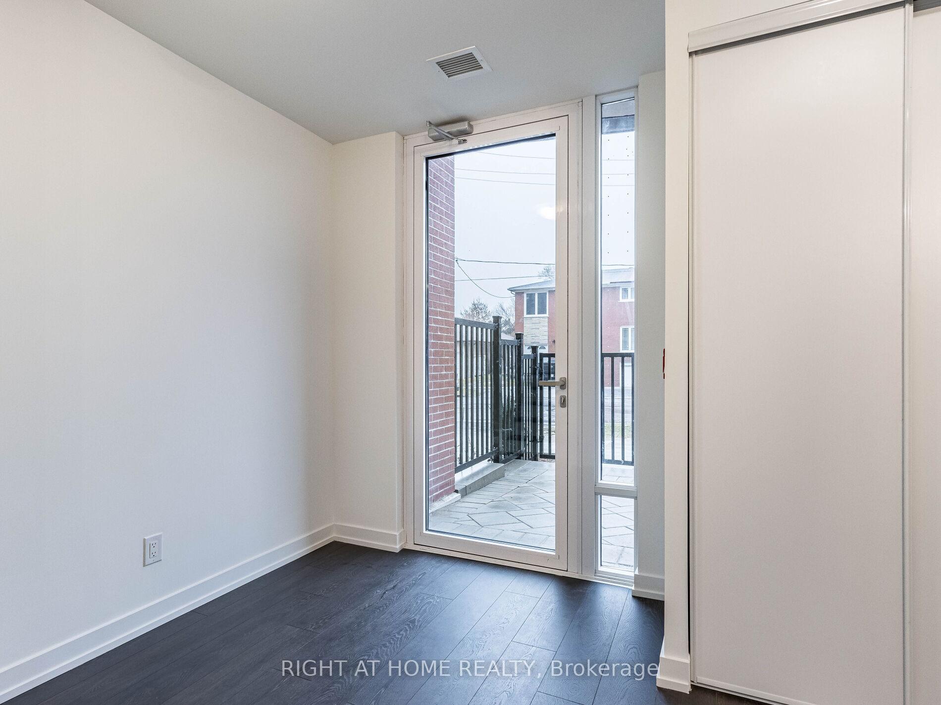 2 Bedrooms Condo at 5 maryport, Toronto For sale