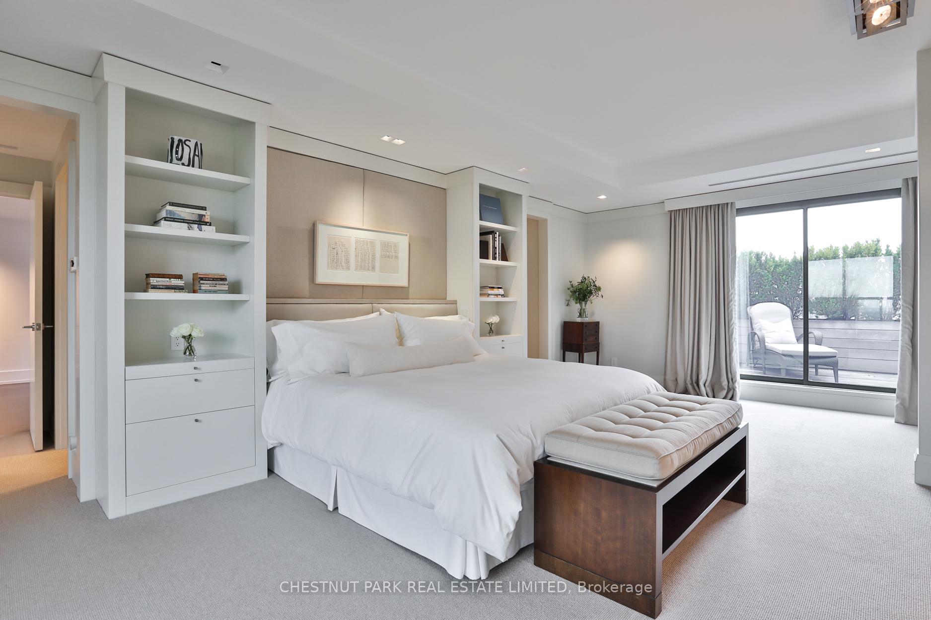 3 Bedrooms Condo at 33 Jackes,  Toronto For sale