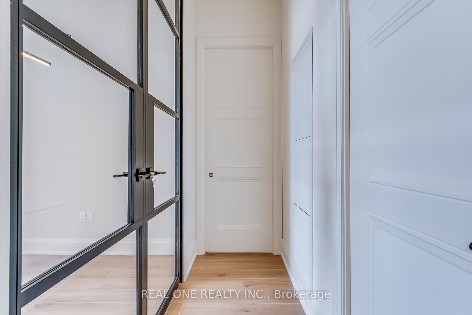 3 Bedrooms Condo at 509 Dundas, Oakville For sale