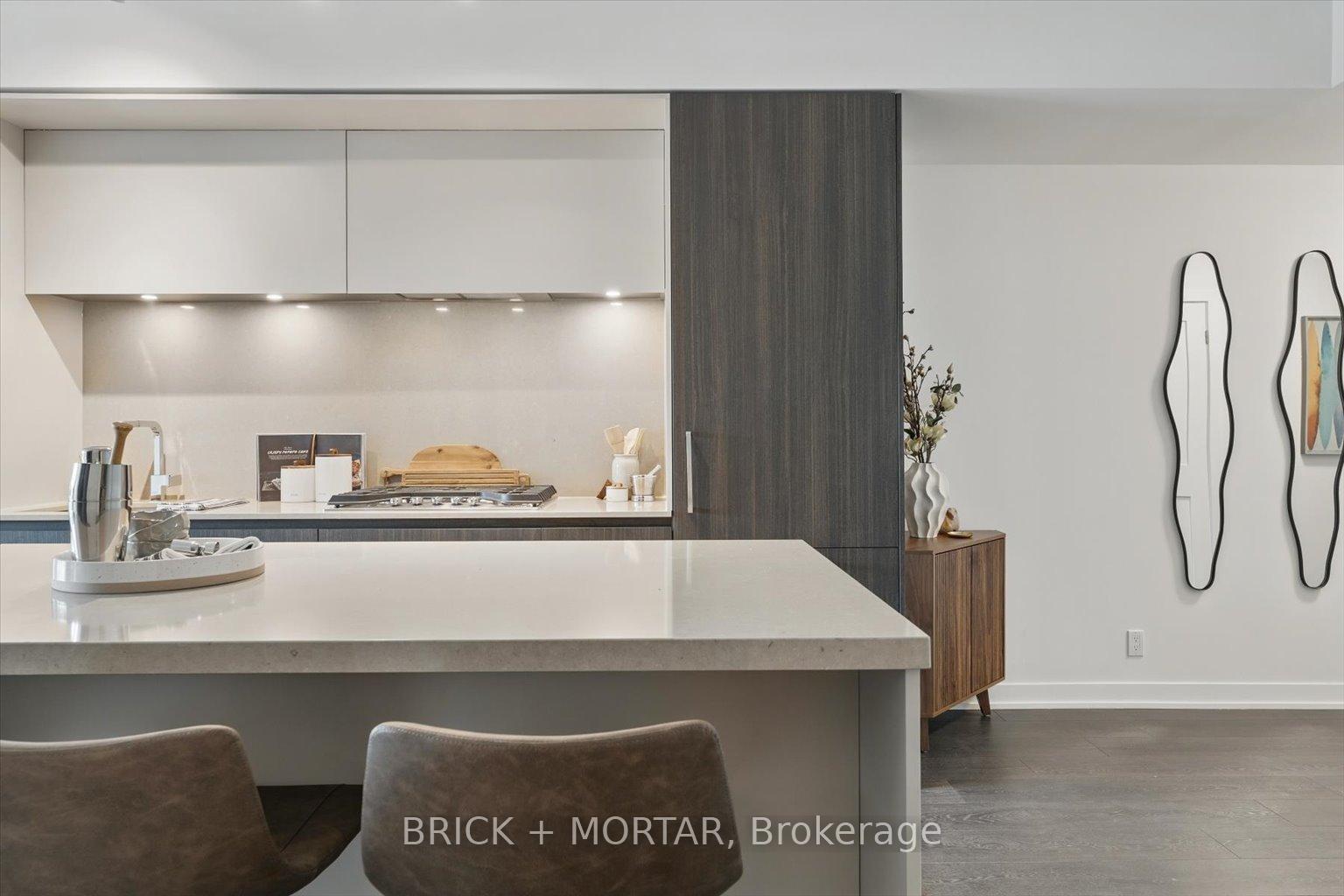 2 Bedrooms Condo at 1 Hillsdale, Toronto For sale