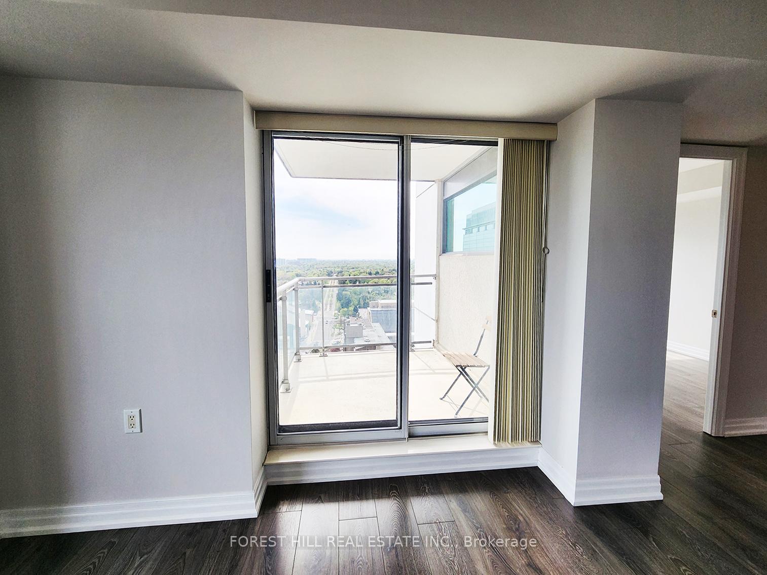 3 Bedrooms Condo at 21 Hillcrest, Toronto For sale