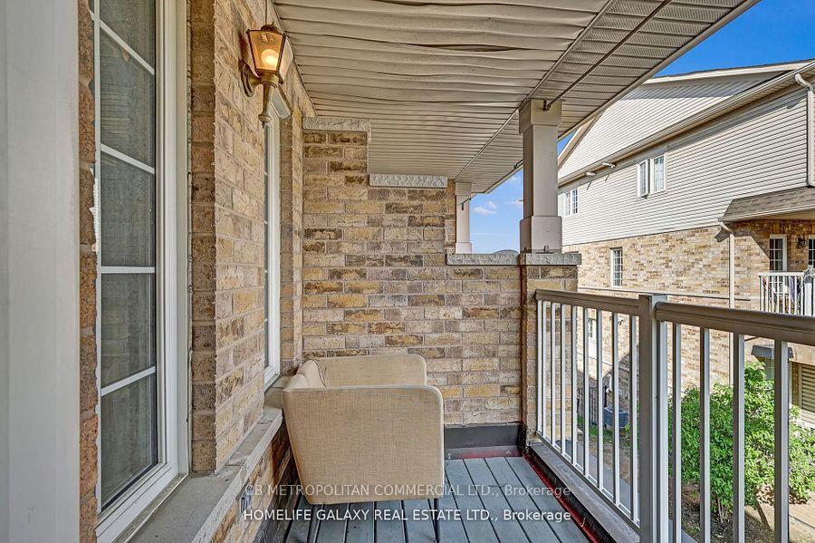 3 Bedrooms Condo at 42 Pinery,  Toronto For sale