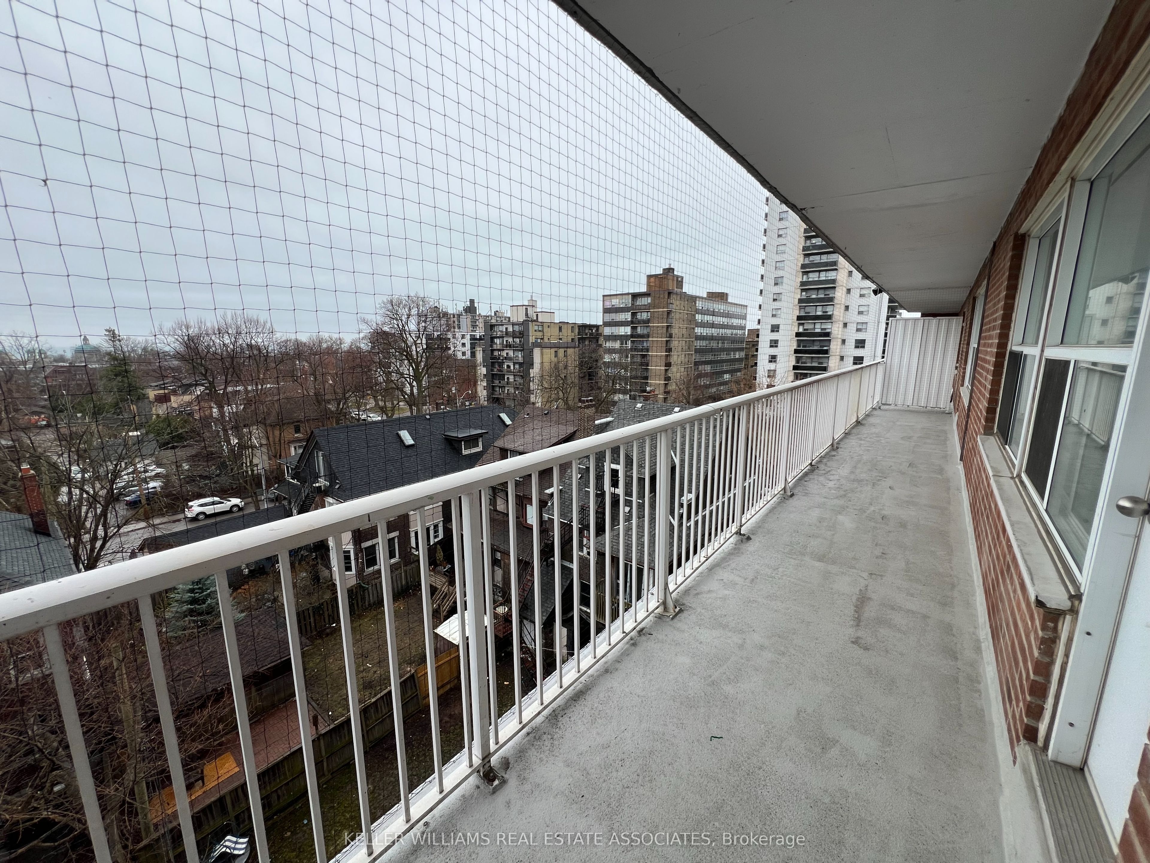 99 Tyndall Avenue, #607