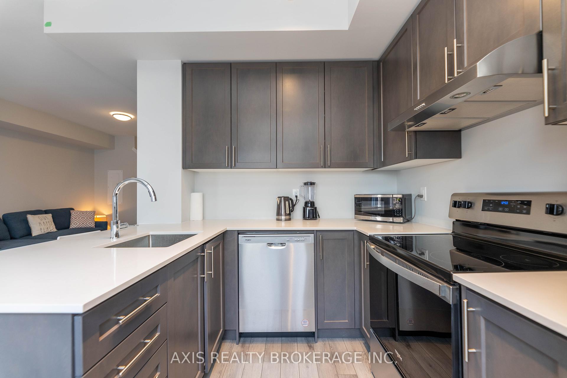 2 Bedrooms Condo at 349 Wheat Boom, Oakville For sale