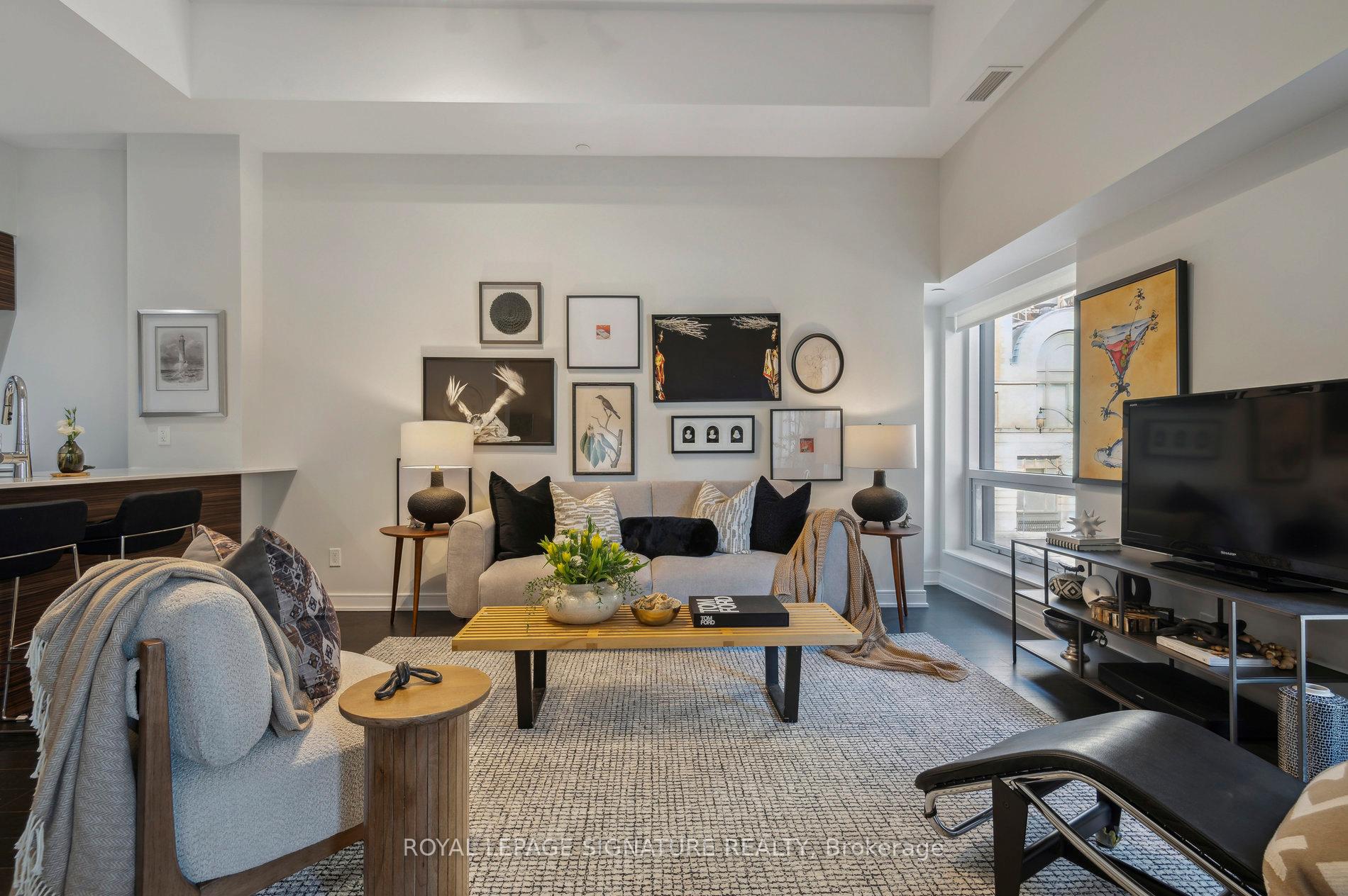 2 Bedrooms Condo at 88 Scott, Toronto For sale