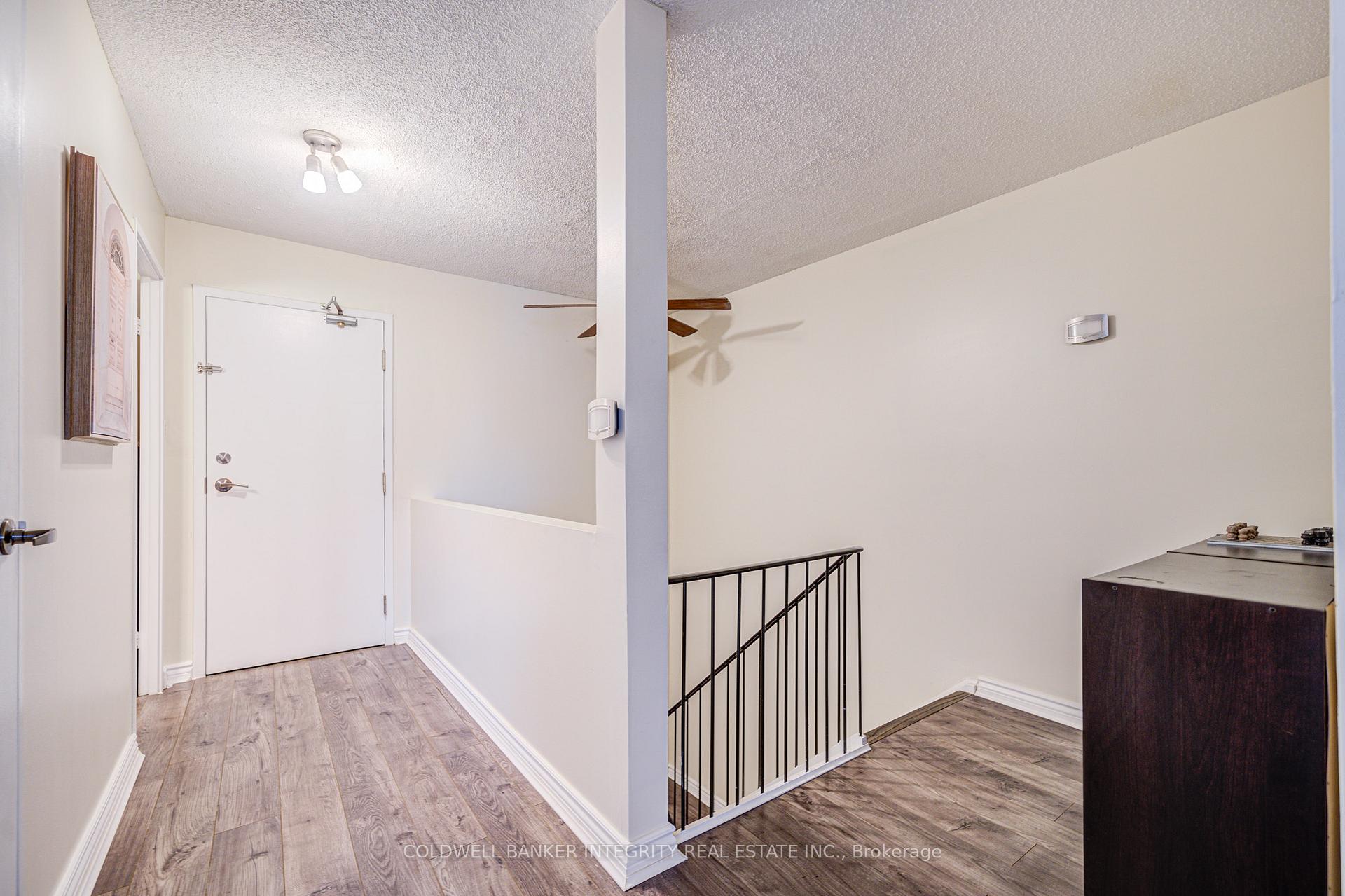 3 Bedrooms Condo at 1036 Falgarwood, Oakville For sale