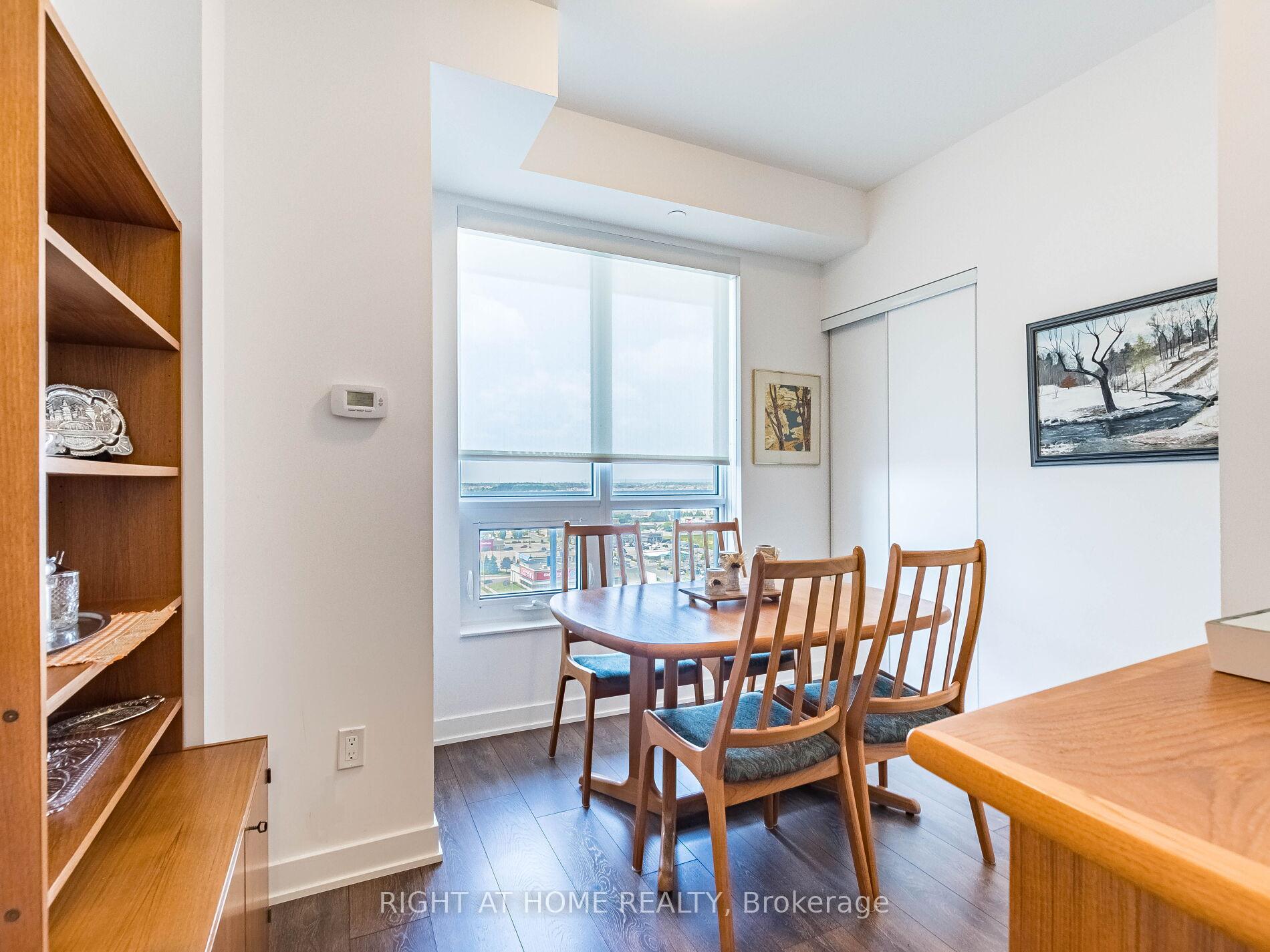 3 Bedrooms Condo at 4655 Glen Erin, Mississauga For sale
