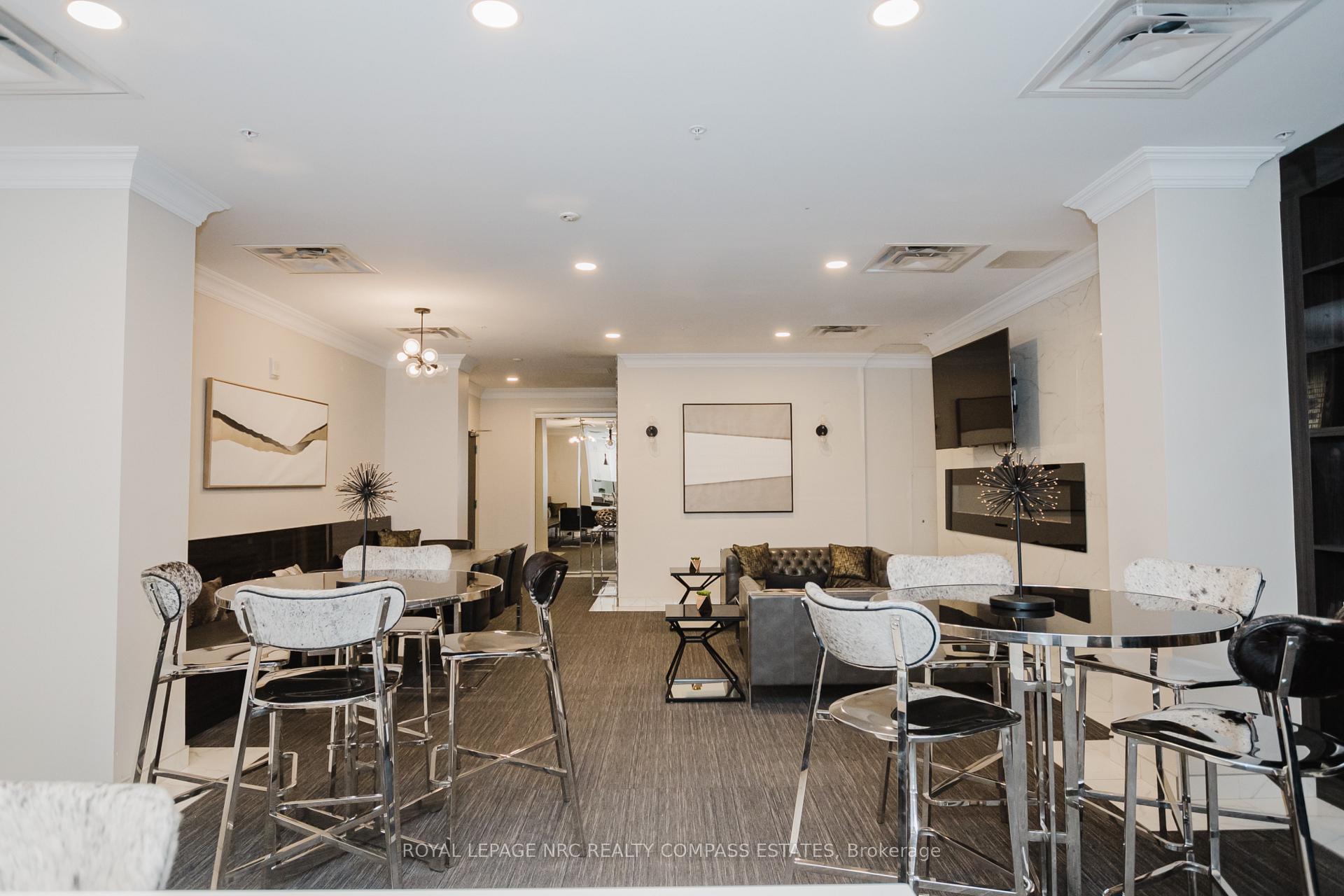 2 Bedrooms Condo at 118 King,  Hamilton For sale