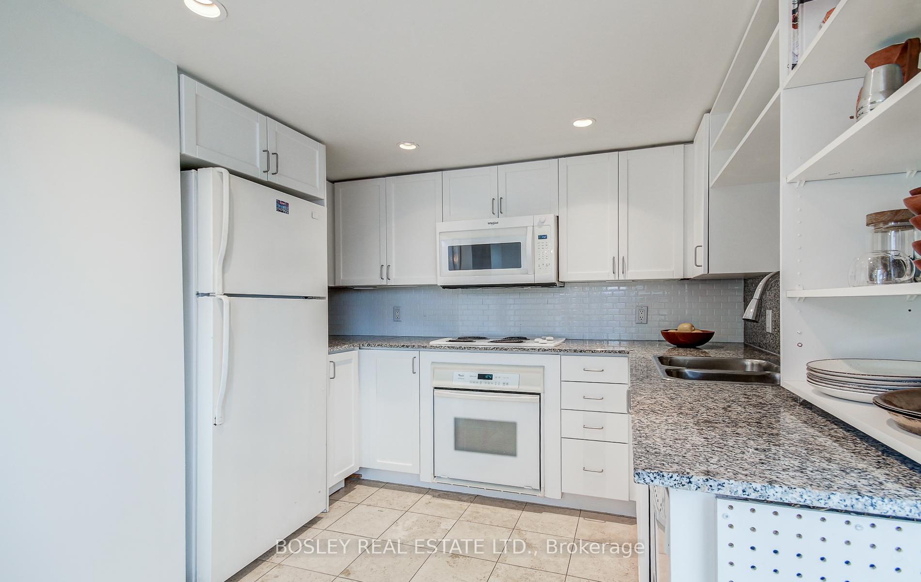 2 Bedrooms Condo at 8 Park, Toronto For sale