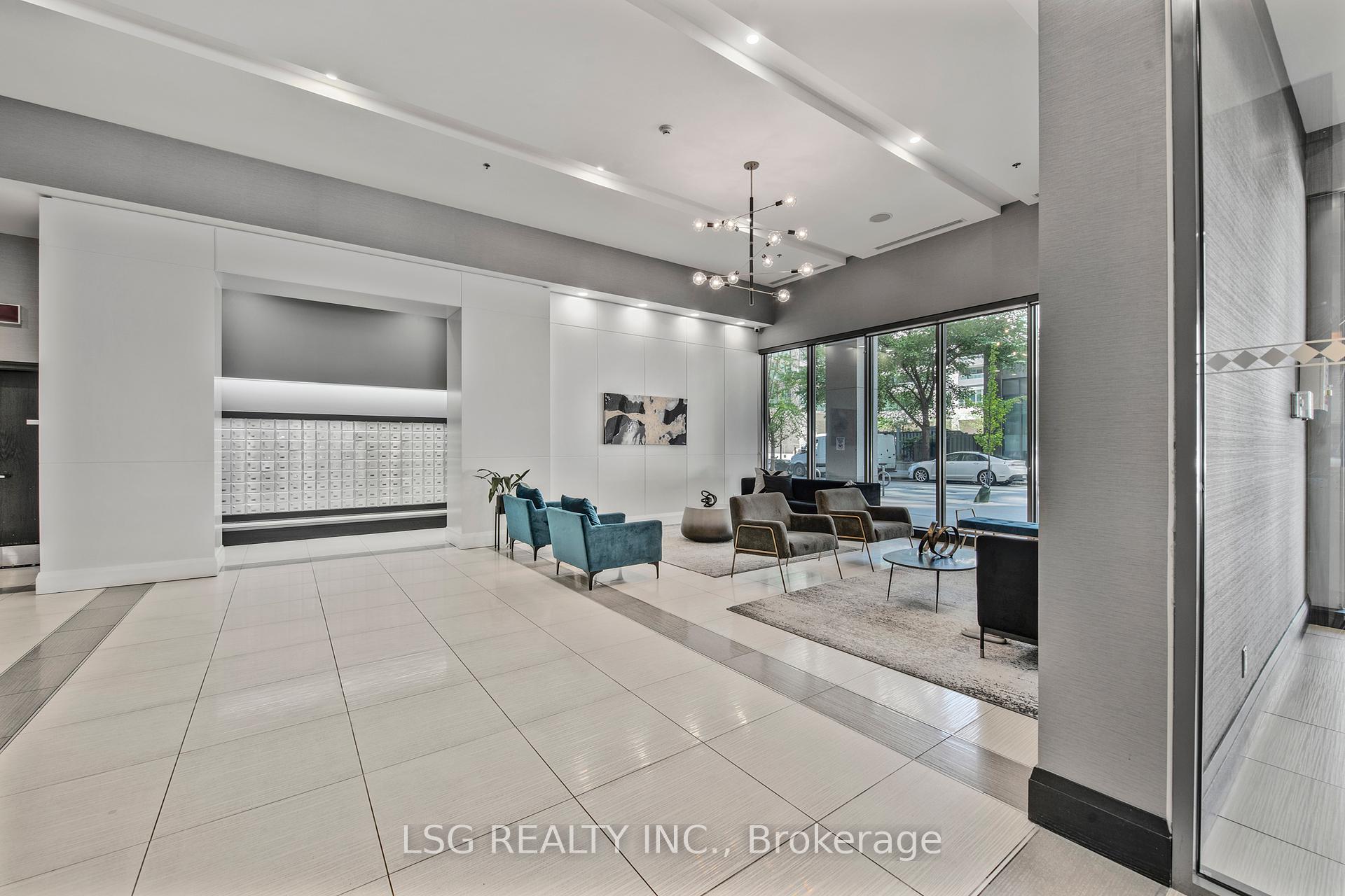 2 Bedrooms Condo at 19 Grand Trunk, Toronto For sale