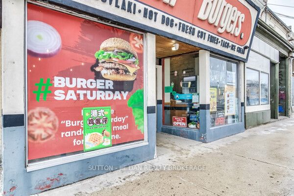471 Dundas