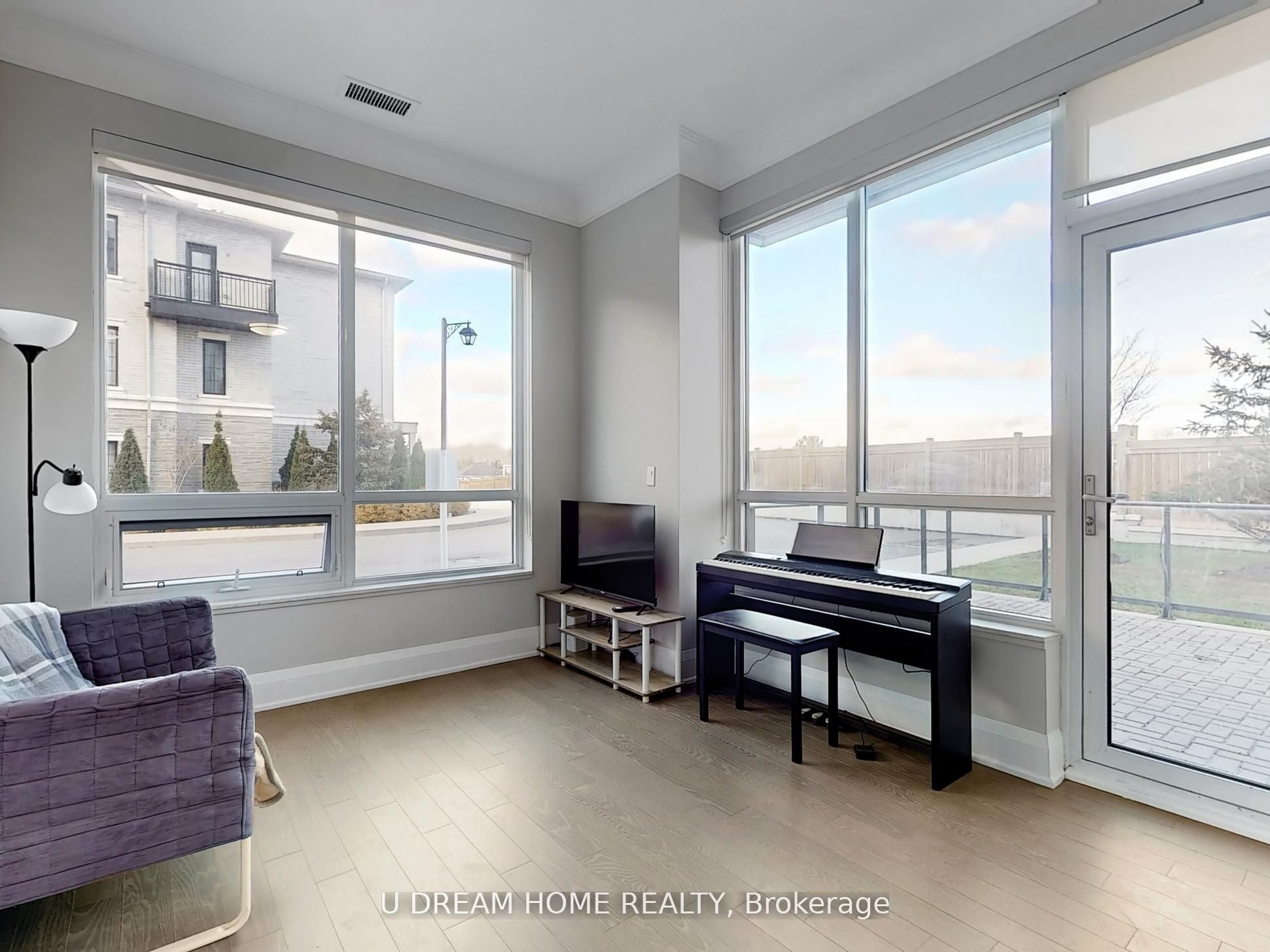 398 highway7 E, #102