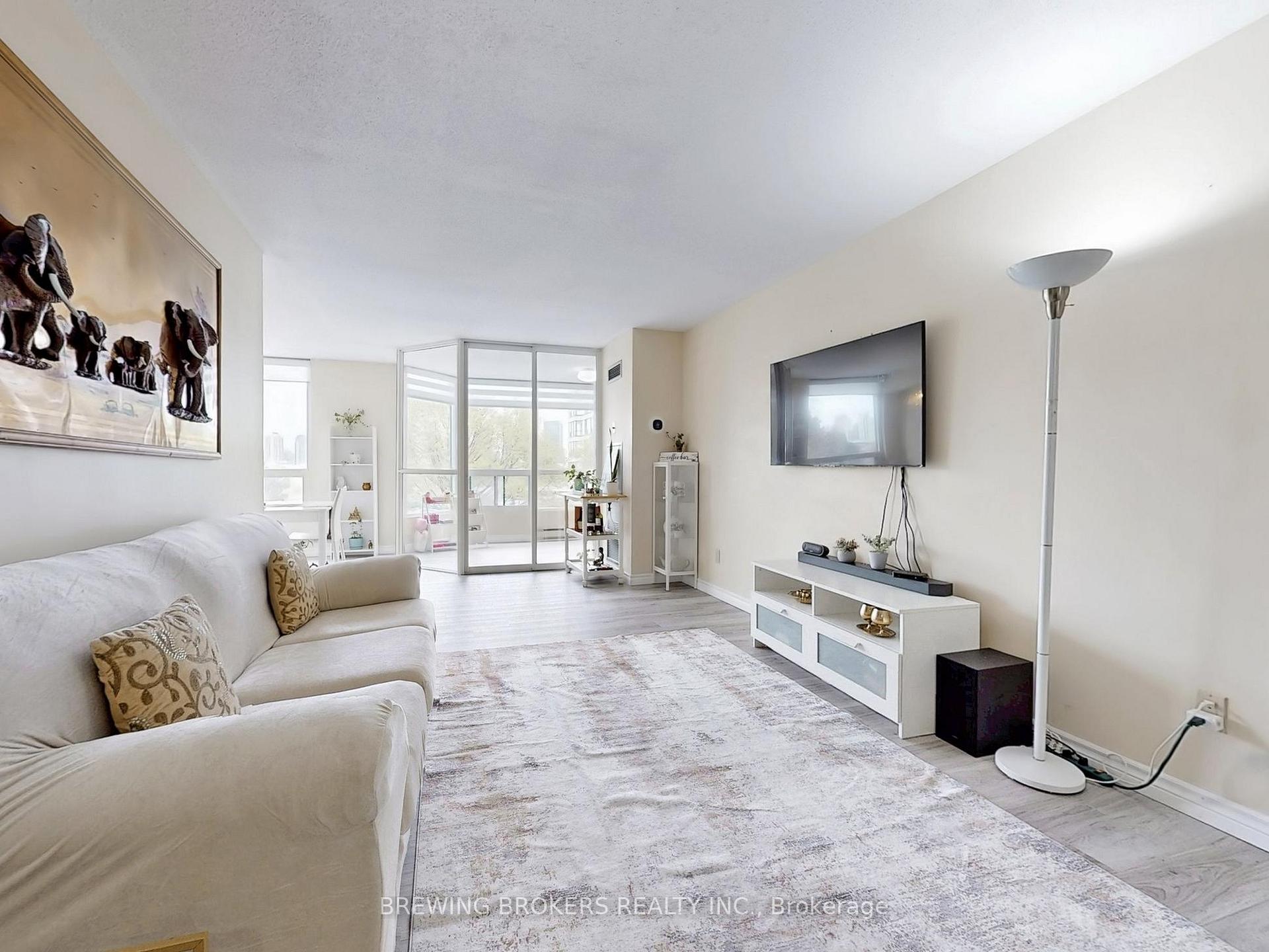 3 Bedrooms Condo at 4450 Tucana, Mississauga For sale