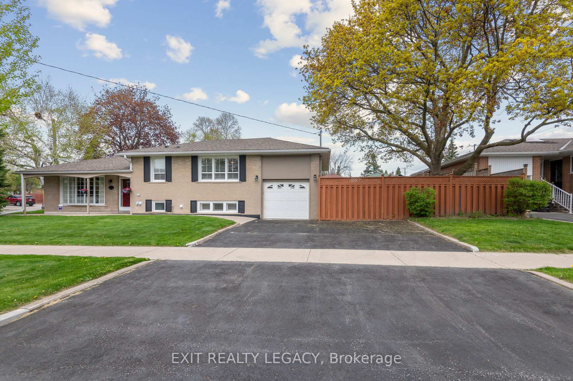 1 Orville Road, Toronto, ON M1H 1E5