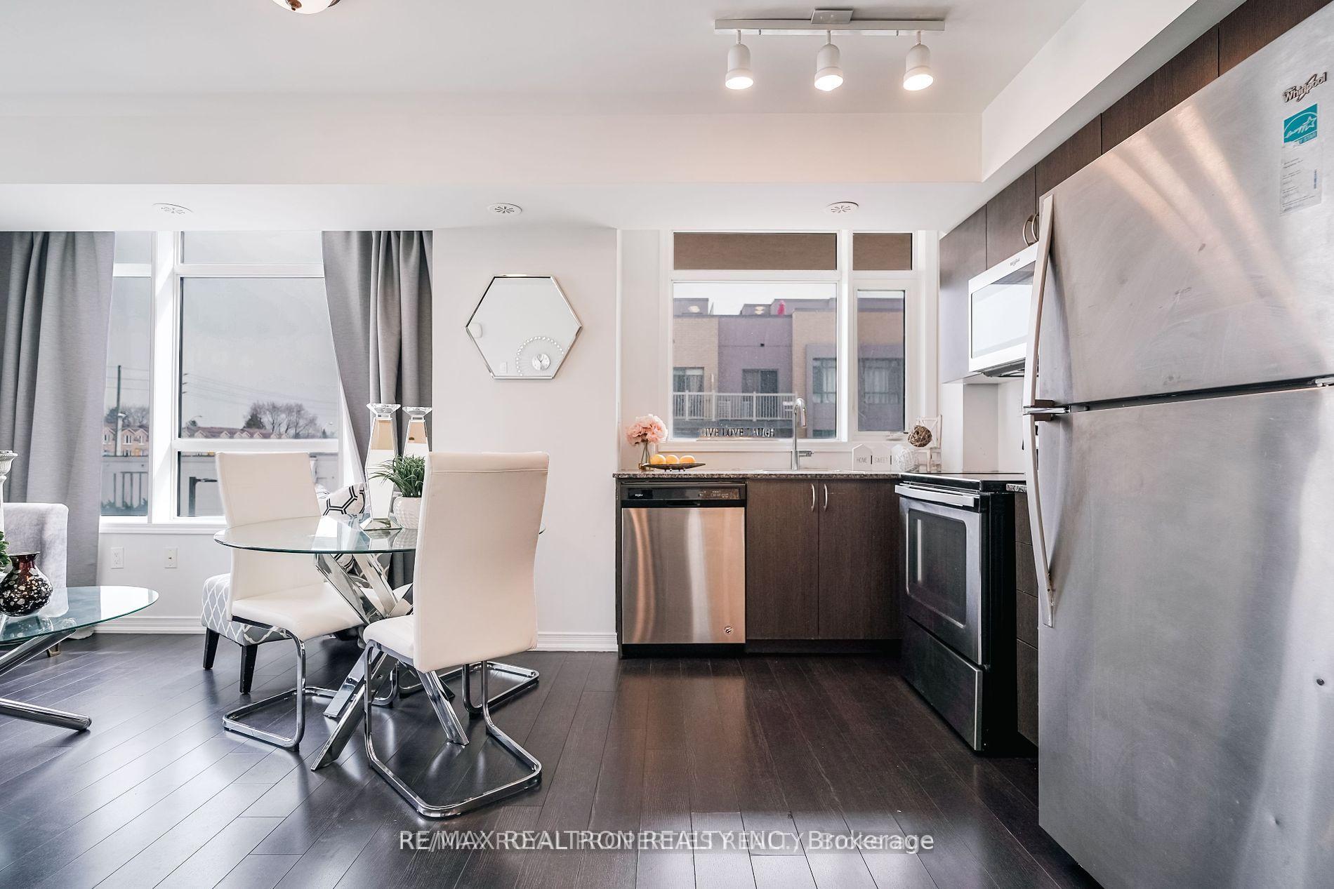 2 Bedrooms Condo at 80 Orchid Place, Toronto For sale