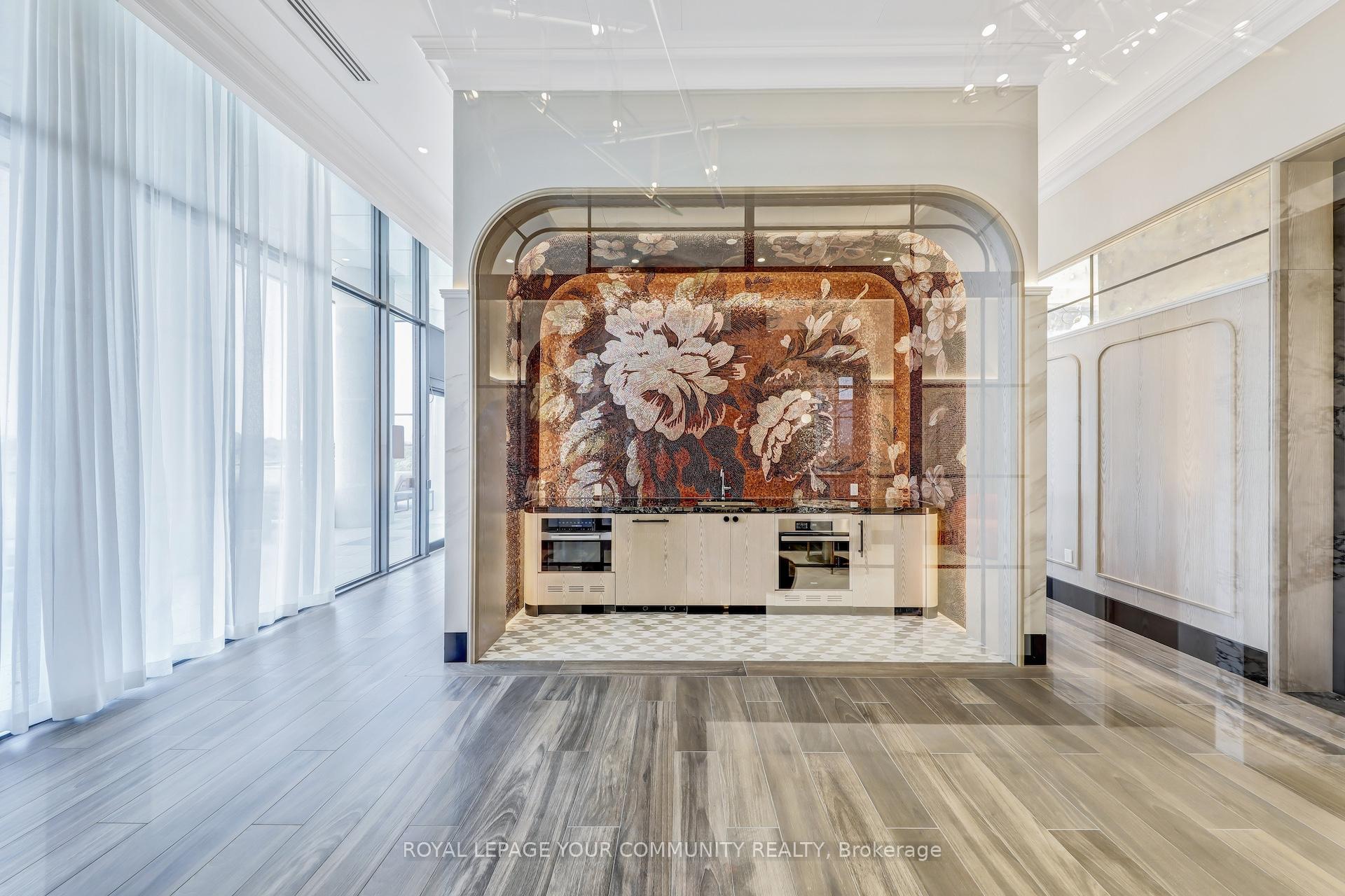 3 Bedrooms Condo at 10 Inn On The Park, Toronto For sale