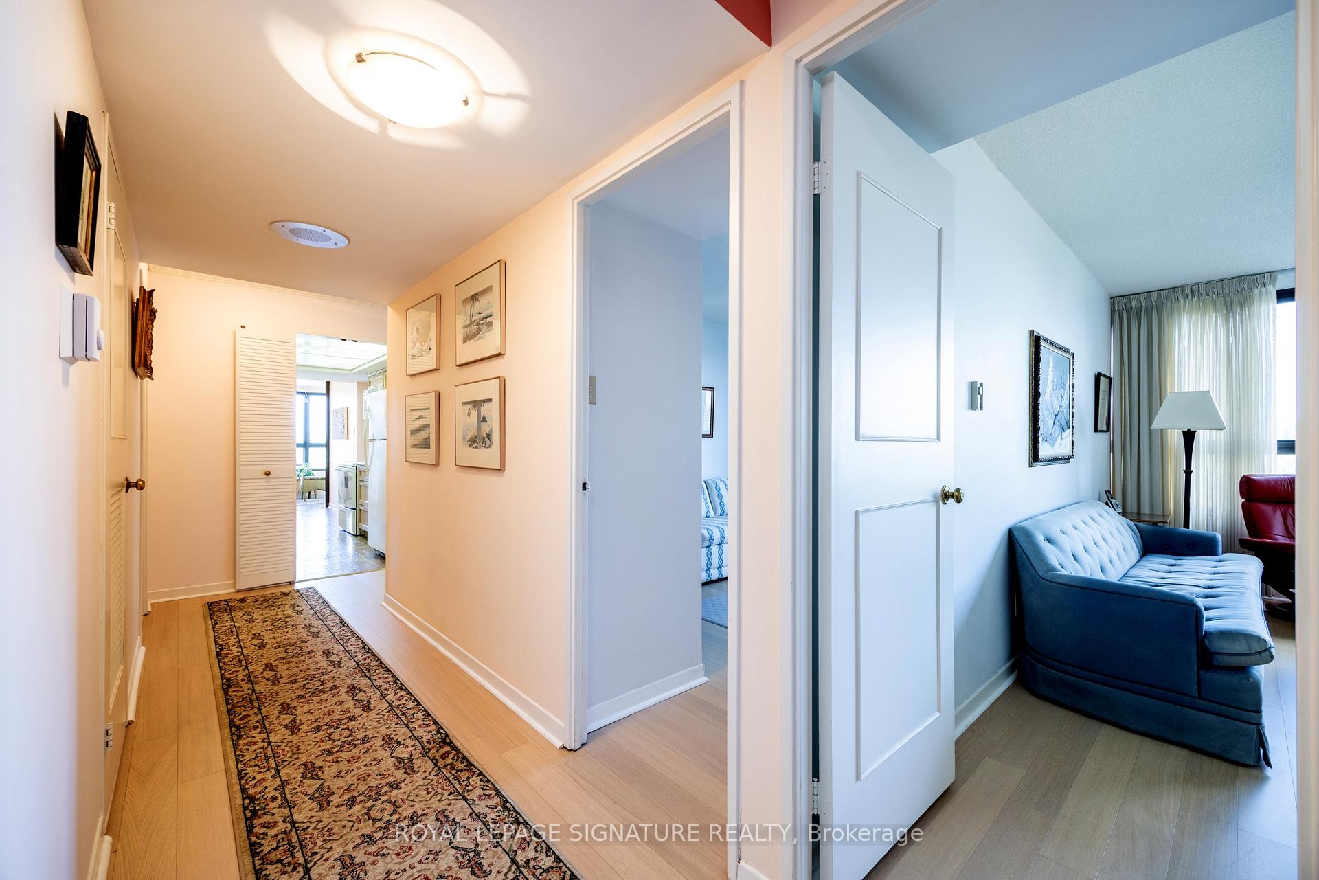 3 Bedrooms Condo at 1300 Bloor, Mississauga For sale