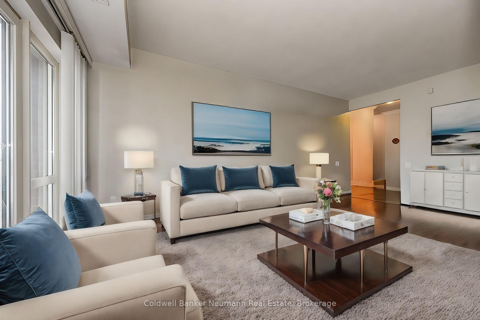 2 Bedrooms Condo at 60 Old Mill, Oakville For sale