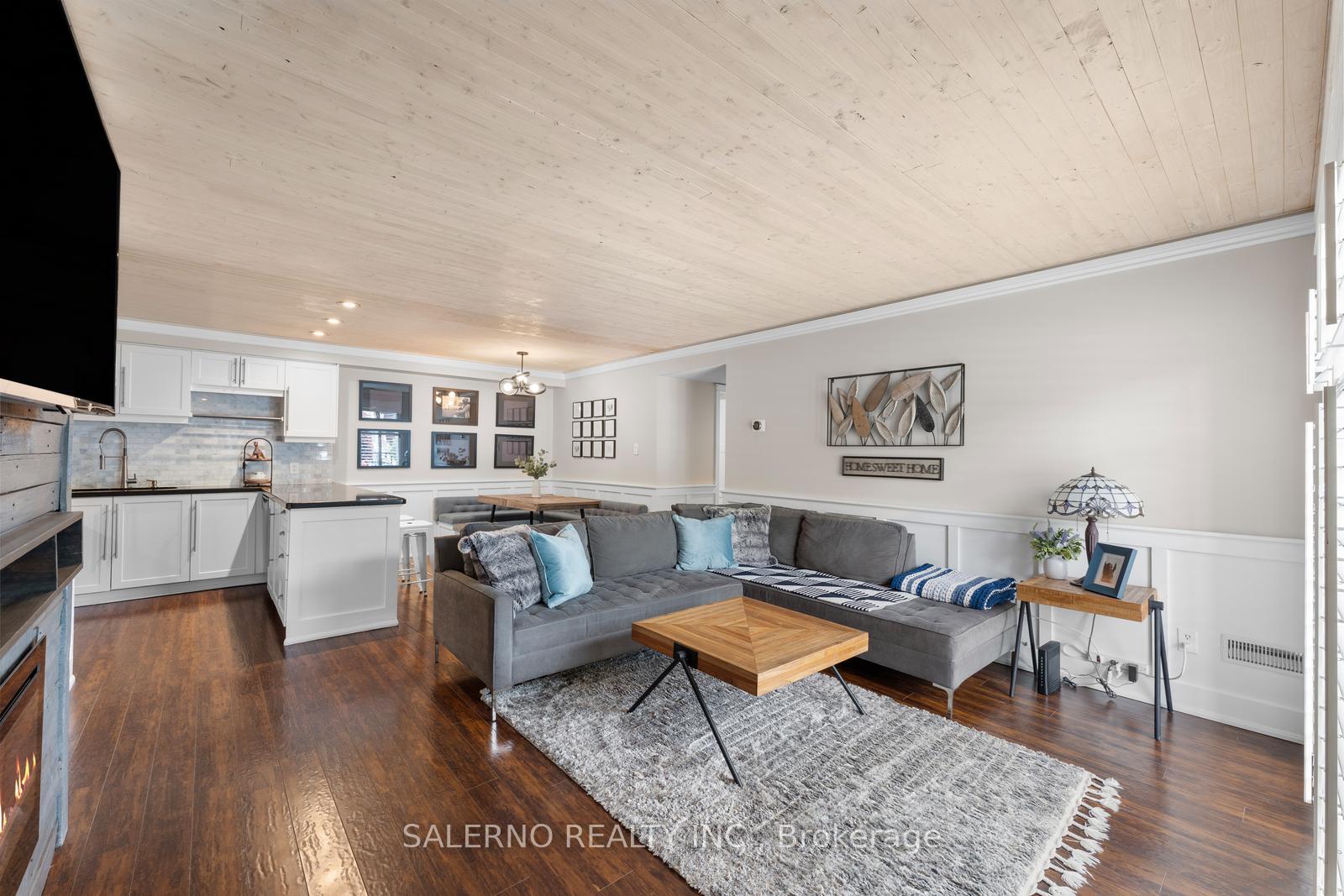 3 Bedrooms Condo at 1701 Lampman, Burlington For sale