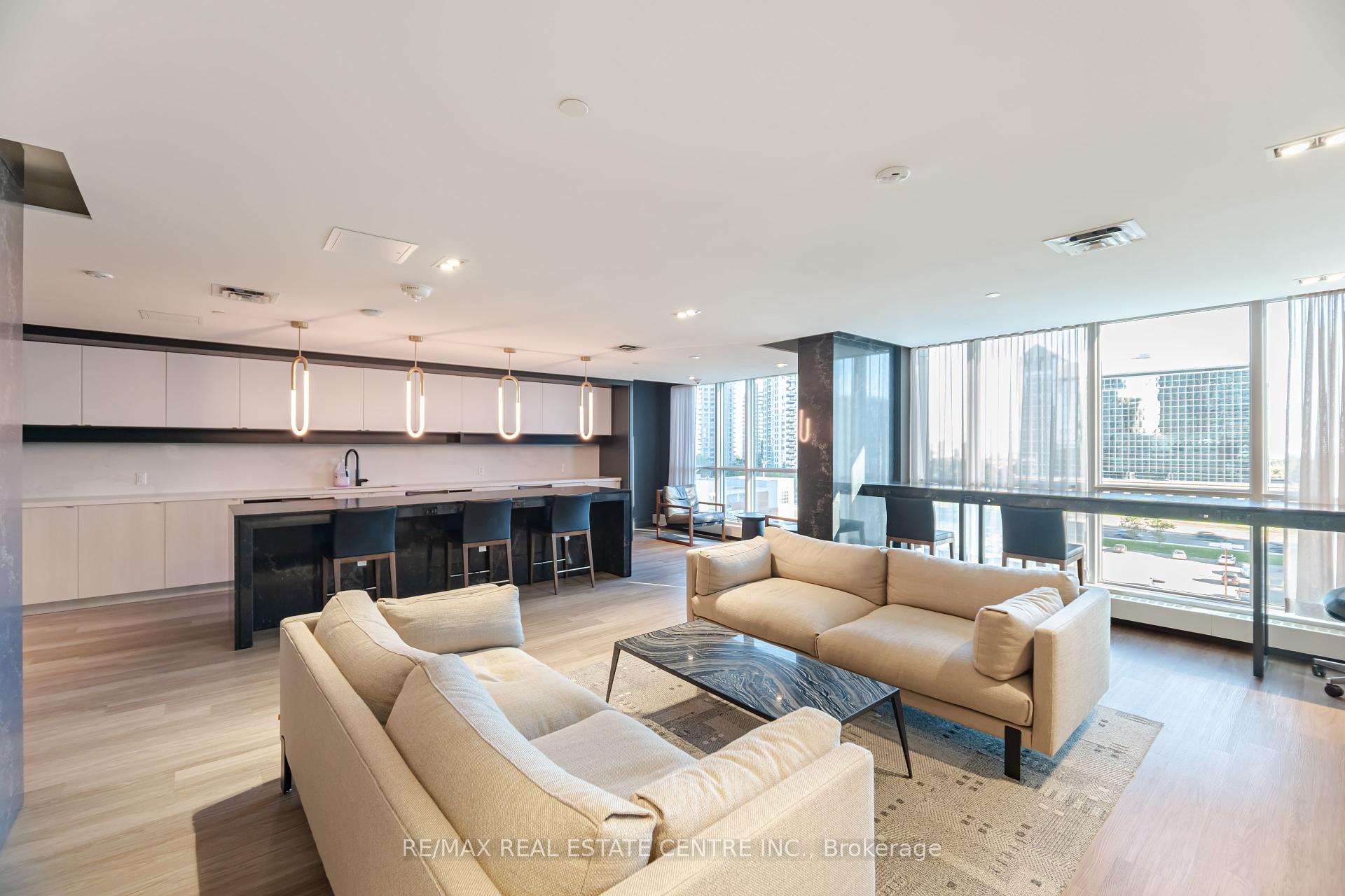 2 Bedrooms Condo at 4065 Confederation, Mississauga For sale