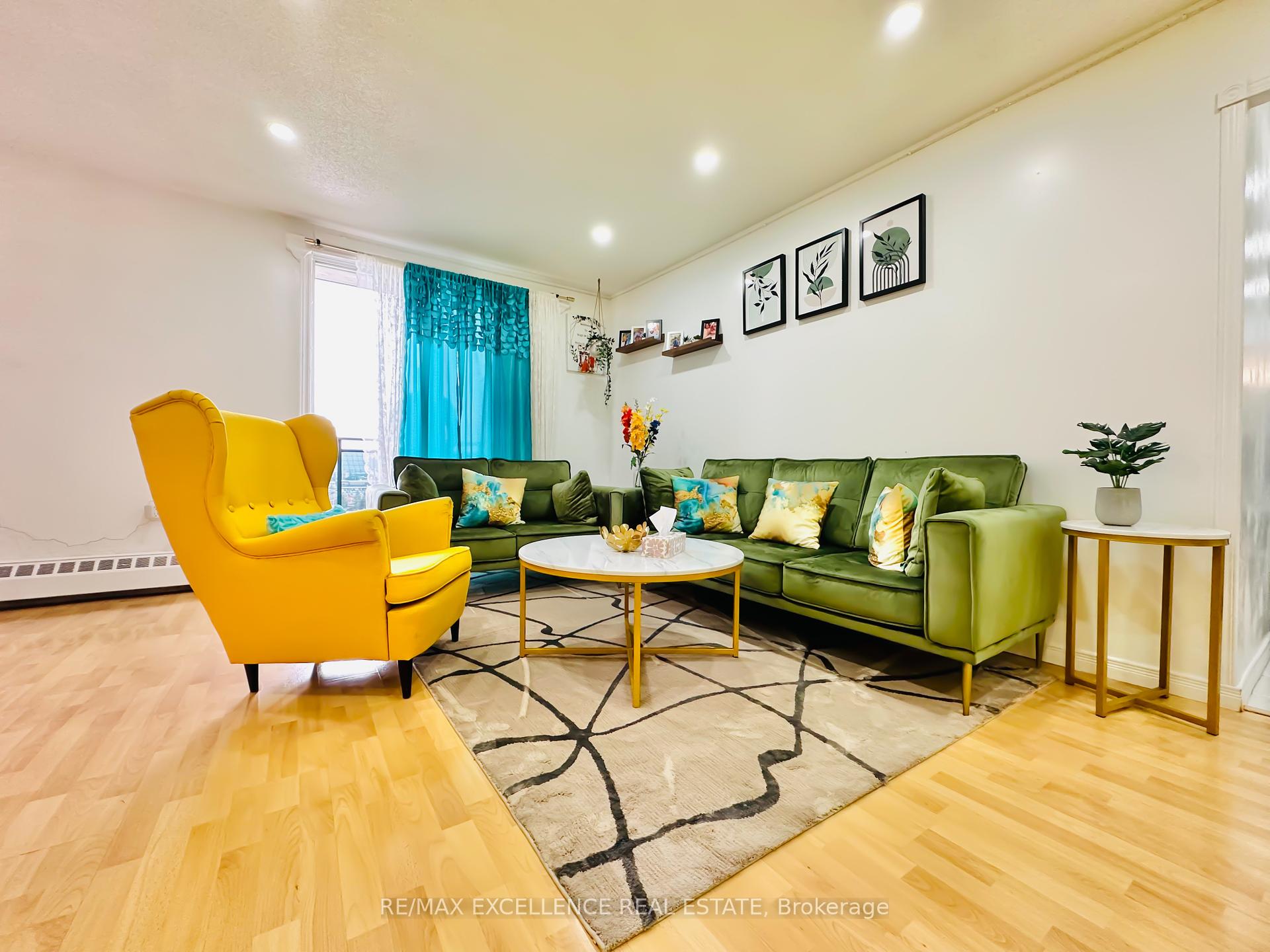 2 Bedrooms Condo at 3533 Derry,  Mississauga For sale